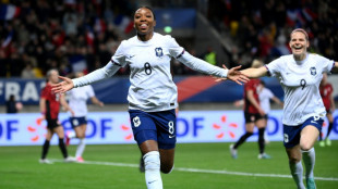 Foot: les Bleues de Renard s'offrent les championnes olympiques canadiennes