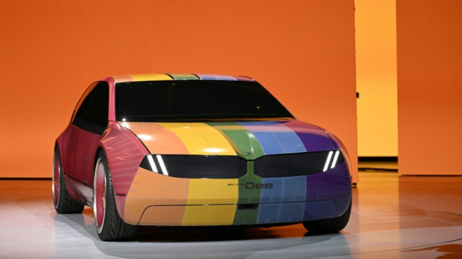 BMW presenta en la CES prototipo de auto que cambia de colores a pedido