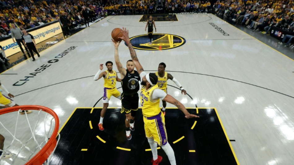 NBA: les Lakers frappent fort d'entrée chez les Warriors