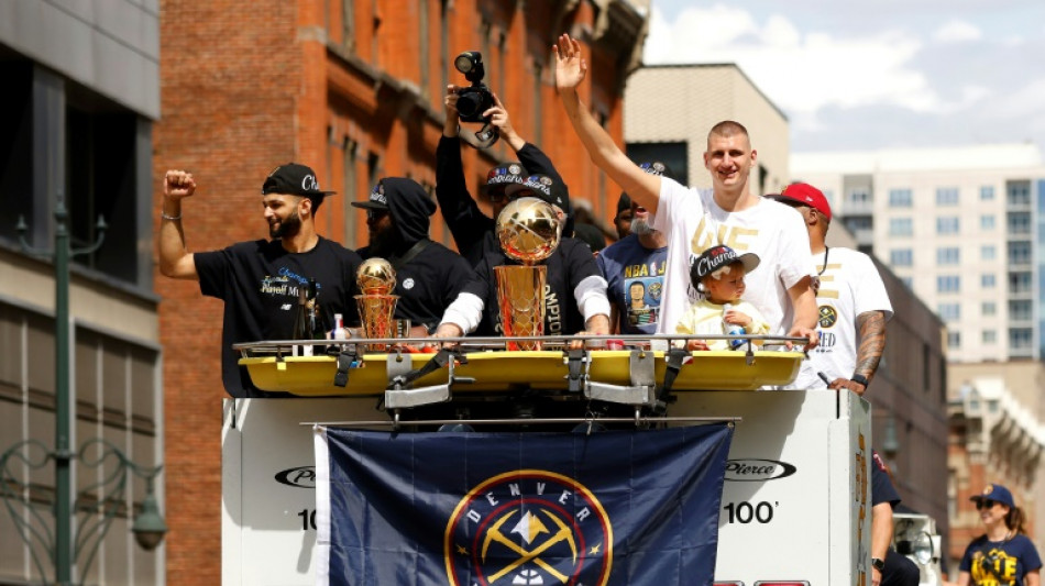 Les Denver Nuggets fêtent leur titre NBA avec des dizaines de milliers de supporters