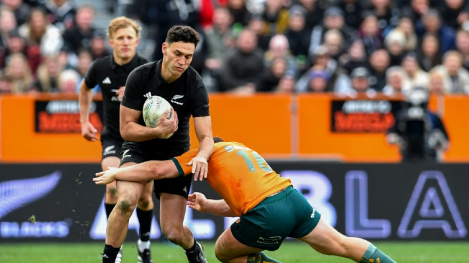 Rugby: la Nouvelle-Zélande bat de peu l'Australie à un mois du Mondial