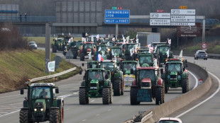 Frankreichs protestierende Bauern beginnen Blockade der Zufahrten nach Paris 