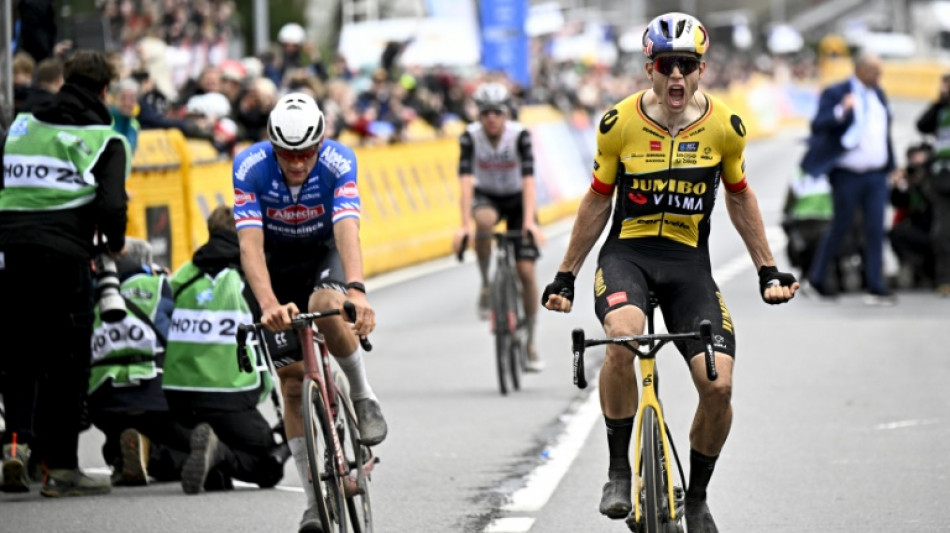 E3 Classic: Van Aert domine Van der Poel et Pogacar à neuf jours du Tour des Flandres