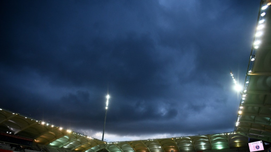 Renoncer aux matches de nuit? Le sport face au défi de la sobriété énergétique