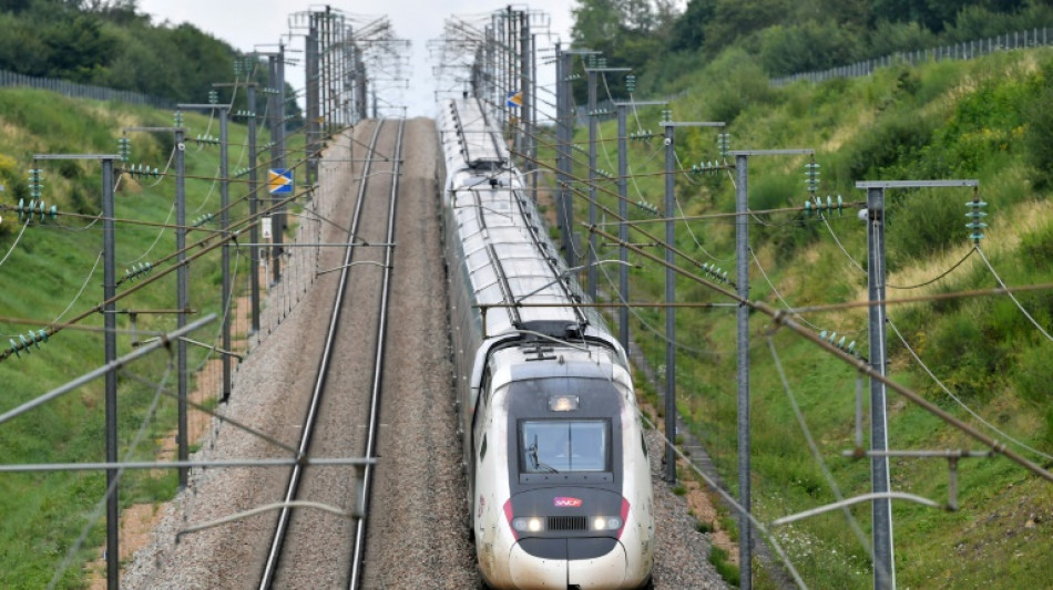 Sabotages en France: "tous les trains" circulent "normalement" lundi matin, dit le ministre des Transports