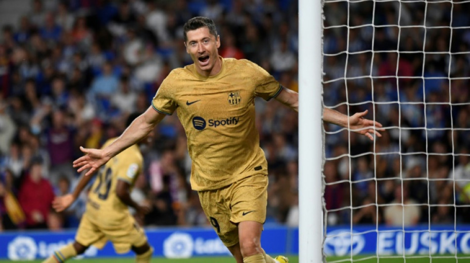 Un doblete de Lewandowski da la primera victoria del Barcelona en LaLiga