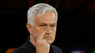 Mourinho terá de cumprir suspensão na Serie A italiana por insultar árbitro