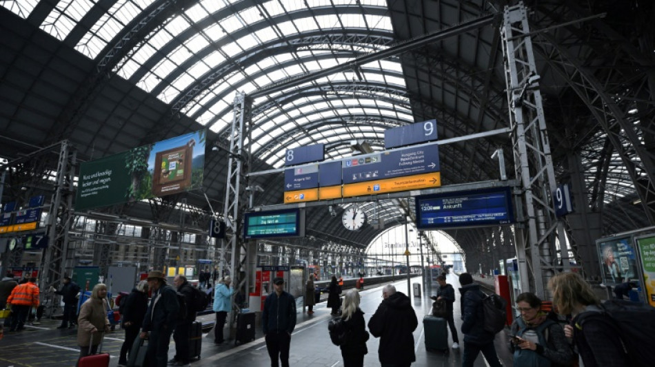 Bahn und GDL nehmen Verhandlungen wieder auf - zunächst keine weiteren Streiks