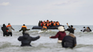 Reino Unido confirma prisões de migrantes que serão expulsos para Ruanda