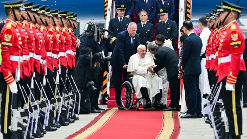 Papa Francisco desembarca na Indonésia e inicia longa viagem pela Ásia e Oceania