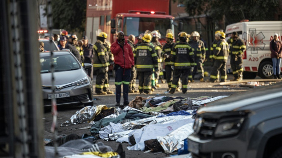 Incendie à Johannesburg: Pris au piège dans un immeuble en flammes