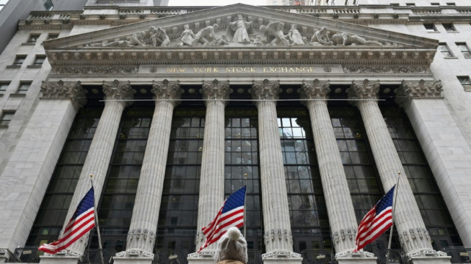 Wall Street clôture en ordre dispersé, signes d'essoufflement en vue