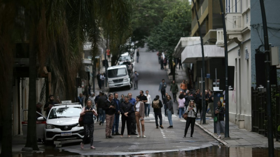 Porto Alegre afetada por enchentes, que já somam quase 60 mortos no sul