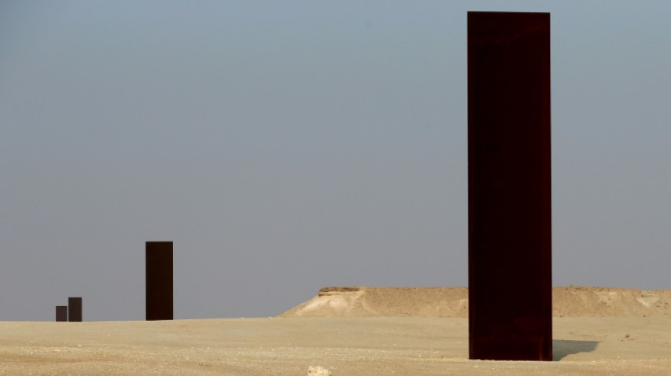 Dans le désert du Qatar, oeuvre d'art cherche visiteurs désespérément