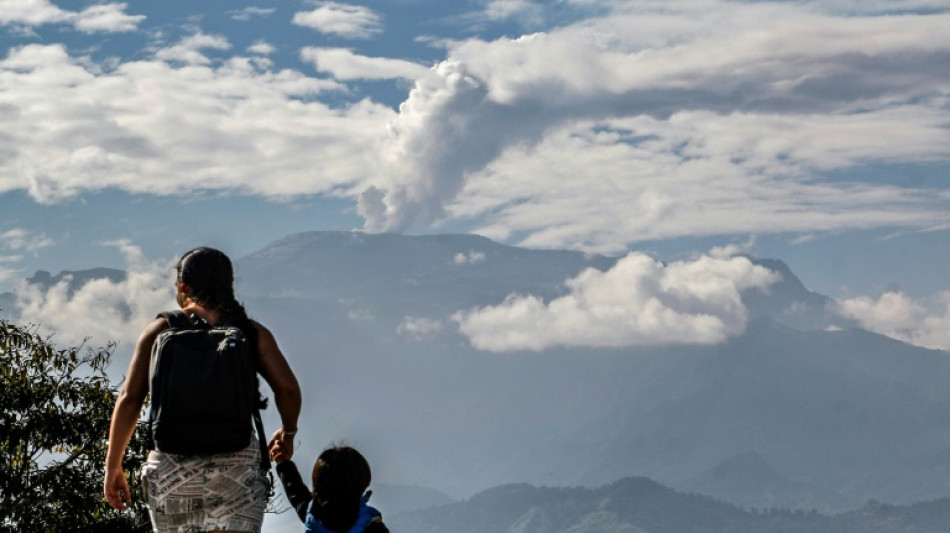 Menace d'éruption du Nevado del Ruiz en Colombie: premières évacuations préventives