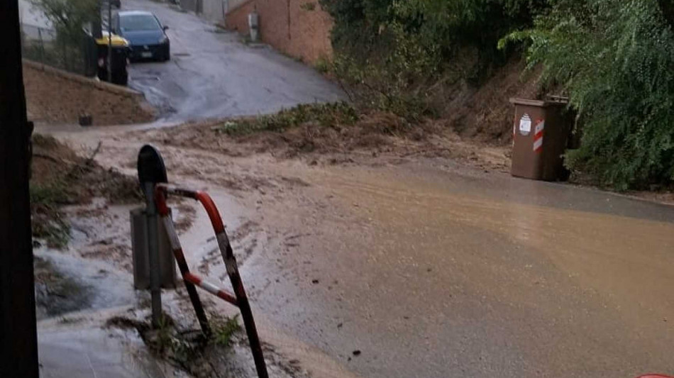 Ad Ancona straripa l'Aspio, strade allagate e zone isolate