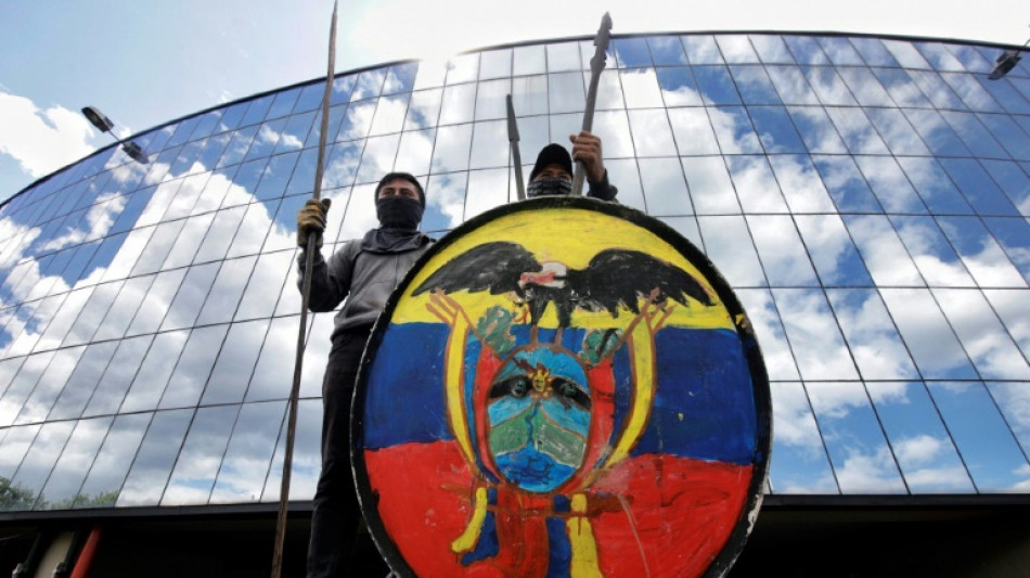 Lasso cede parcialmente para dialogar con indígenas que protestan en Ecuador 
