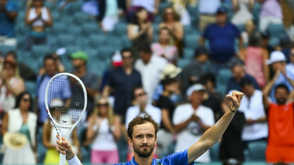 Tennis: Alcaraz et Medvedev au rendez-vous des demies à Miami, Rybakina en finale