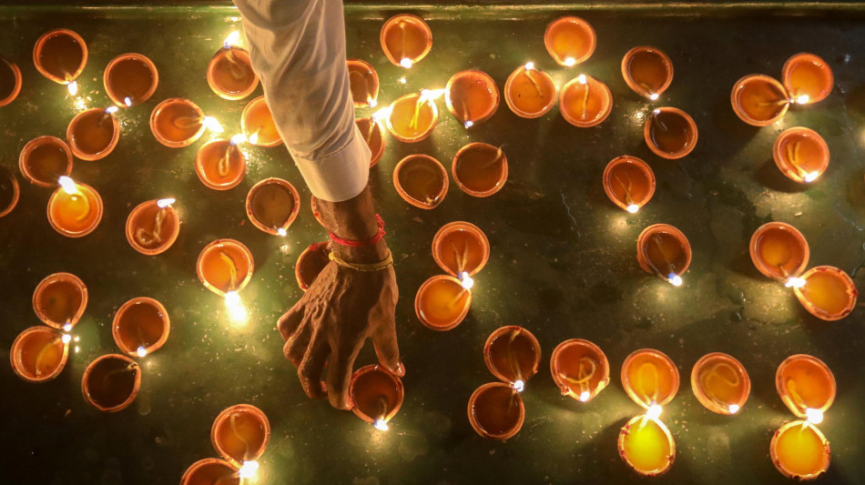 L'India ha celebrato Diwali ad Ayodhya con 280 mila candeline