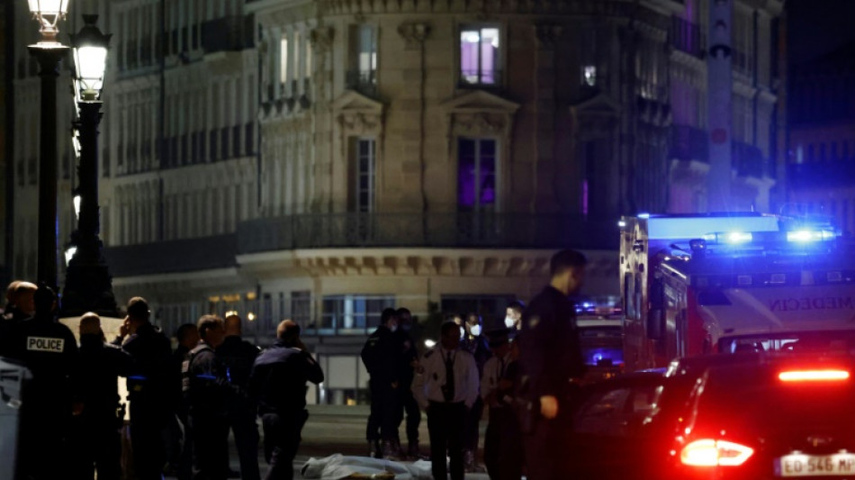 Polizei in Paris schießt auf Fahrzeug - zwei Tote