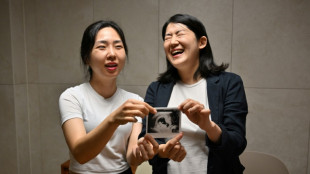 La maternidad en parejas lesbianas es tabú en Corea del Sur, pese a la crisis demográfica