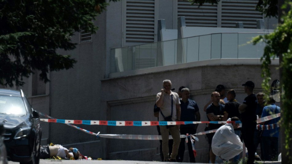 Policial sérvio mata pessoa que o atacou em frente à embaixada de Israel em Belgrado