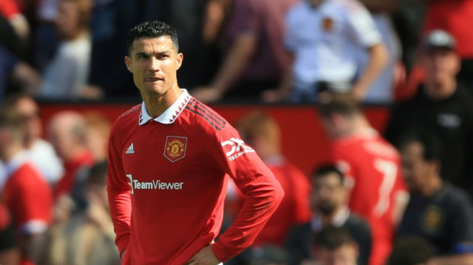 Ronaldo rappelé à l'ordre par la police après avoir tapé de la main le téléphone d'un fan