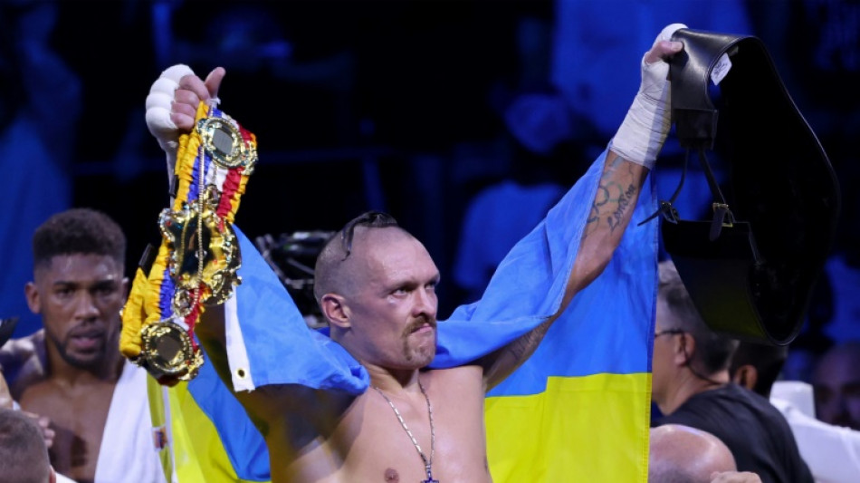 Boxe: pour l'Ukraine, Usyk conserve ses titres chez les lourds en battant Joshua