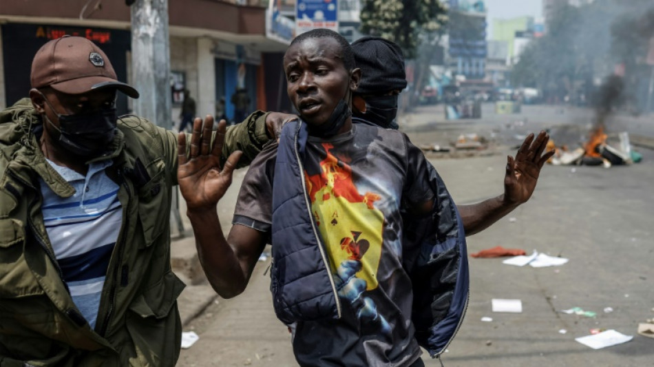 La policía dispara gases lacrimógenos contra manifestantes en Kenia