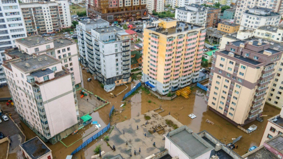 Cientos de personas huyen de sus hogares por las inundaciones en Mongolia