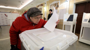 Rússia realiza eleições presidenciais que garantem poder a Putin