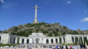 Suspenden a un militar por hacer bendecir a su compañía frente al antiguo mausoleo de Franco