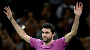 Masters 1000 de Paris: Simon renverse Murray au 1er tour pour le dernier tournoi de sa carrière