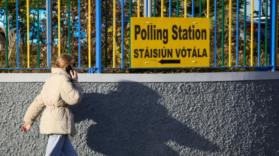 Les Irlandais votent lors d'élections législatives qui s'annoncent serrées