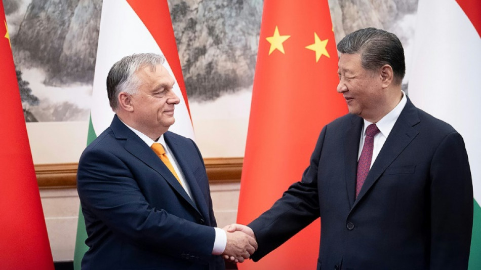 Orban zu Treffen mit Xi nach Peking gereist