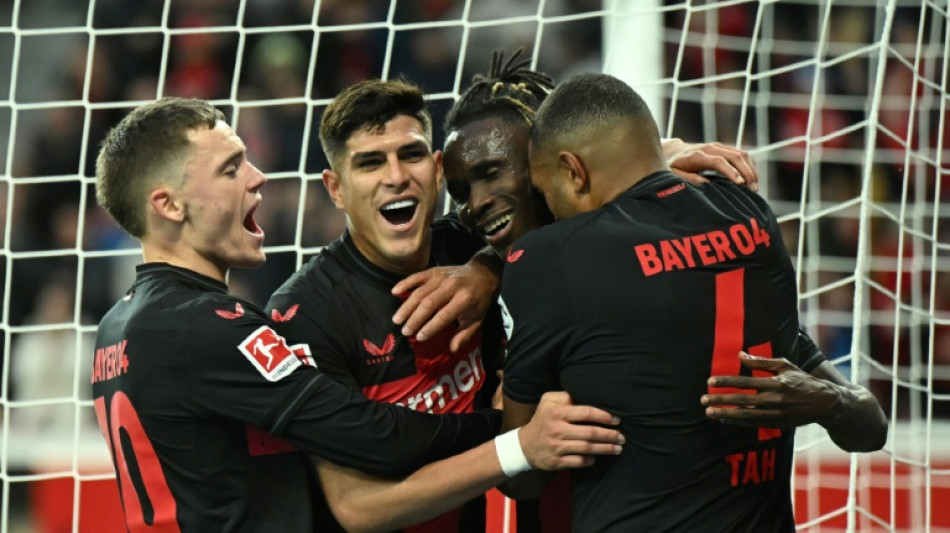 Bayer Leverkusen goleia Union Berlin e segue líder do Alemão