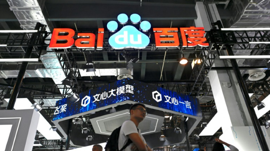 Baidu lanza al gran público el primer robot conversacional de IA en China