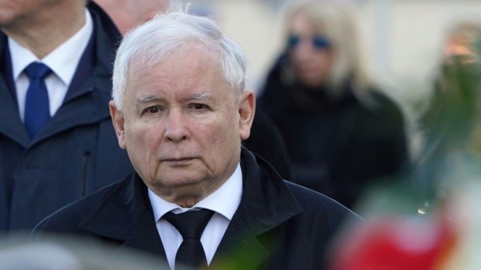 Kaczynski deja el gobierno pero mantiene el poder de facto en Polonia