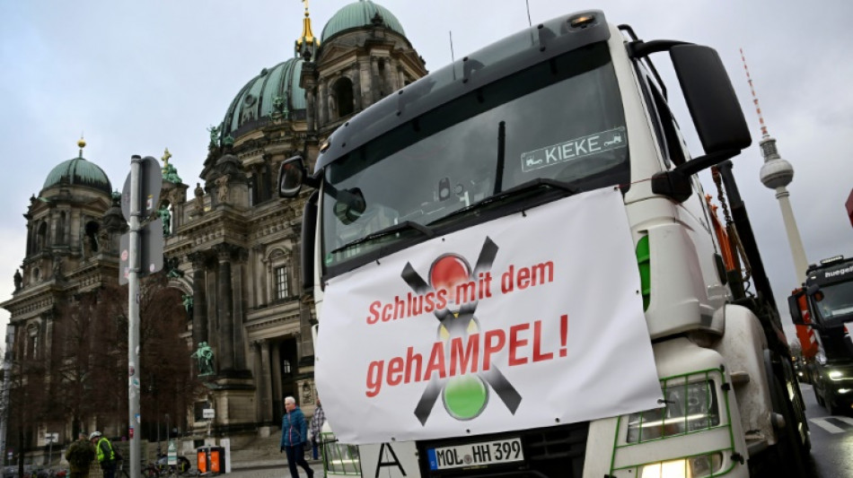 Lastwagenfahrer protestieren gegen Regierung - Verkehrschaos bleibt zunächst aus