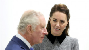 Charles III. muss wegen Prostata ins Krankenhaus - Kate am Abdomen operiert 