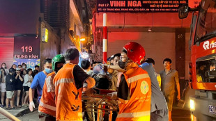 Incêndio em prédio residencial deixa 14 mortos em Hanói