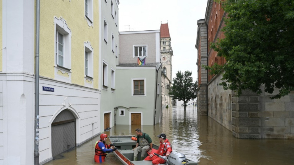 Trotz teilweise sinkender Pegelstände: Hochwasserlage bleibt angespannt