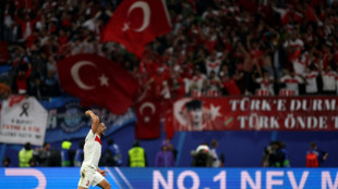 Turquia vence Áustria (2-1) e vai enfrentar Holanda nas quartas da Euro
