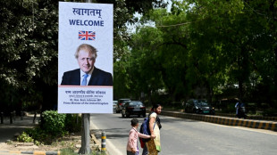 Boris Johnson llega a India en un viaje bajo la sombra del "partygate" y Ucrania