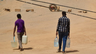 En pleno conflicto, los sudaneses arriesgan su vida para conseguir agua