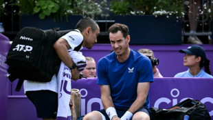 Andy Murray se machuca em Queen's e é dúvida para Wimbledon