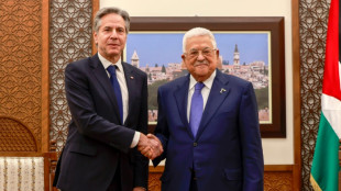 Blinken diz que Abbas 'se comprometeu' com reformas durante giro em meio a guerra em Gaza