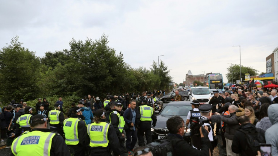 Royaume-Uni: la police mobilisée face aux risques de violences après les émeutes de Sunderland