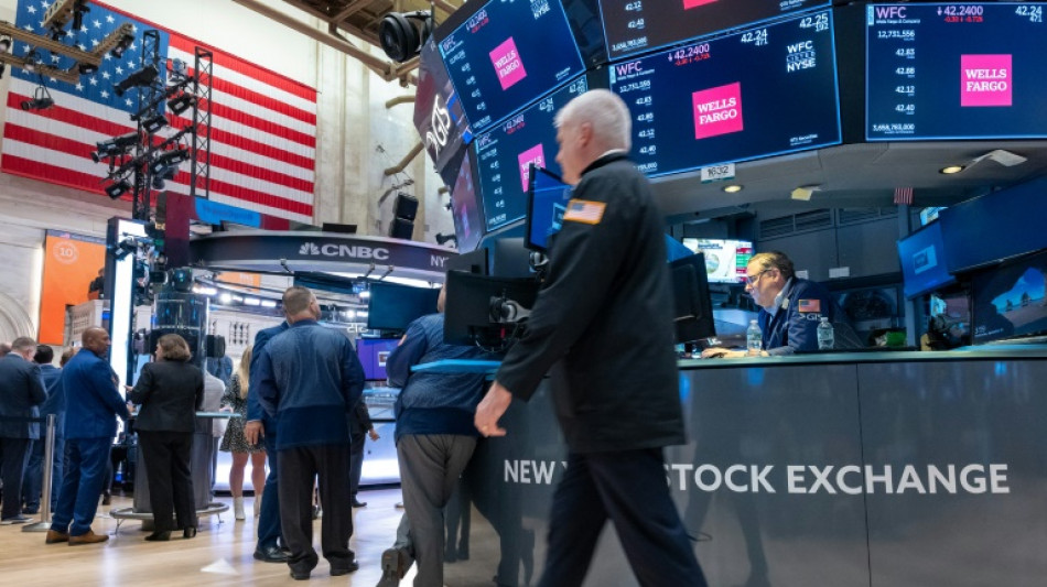 Wall Street ouvre en baisse, respiration après une série de records