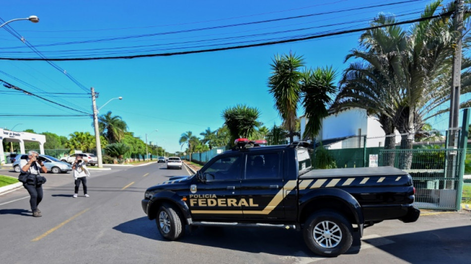 PF faz buscas na casa de Bolsonaro por suposta fraude em cartões de vacinação